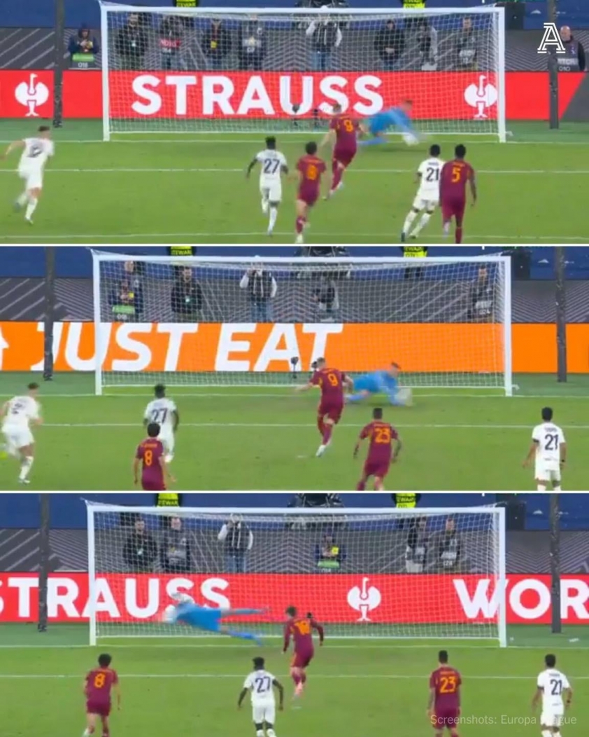 Berke Özer cản phá 3 quả phạt đền liên tiếp của các cầu thủ AS Roma (Ảnh chụp màn hình từ trận đấu).