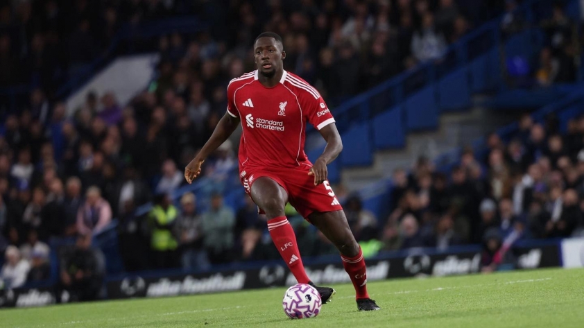 Konate buộc phải rời sân sớm ở phút 56 (Ảnh: Liverpool Lookout).