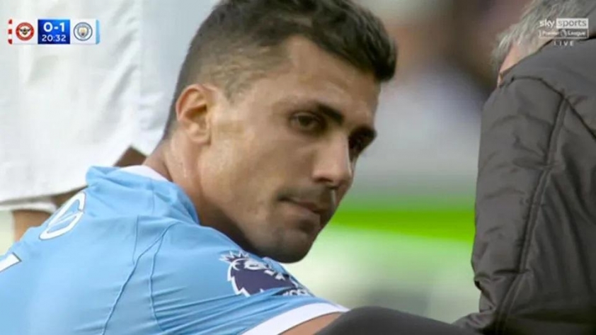 Ánh mắt thẫn thờ của QBV 2024. (Ảnh: Sky Sports)