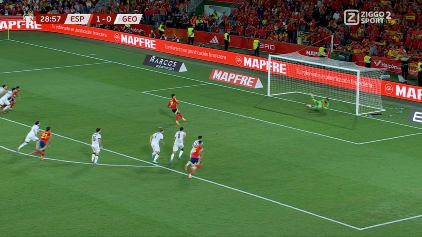 Ferran Torres mở đầu chuỗi sút hỏng penalty (Ảnh: X)