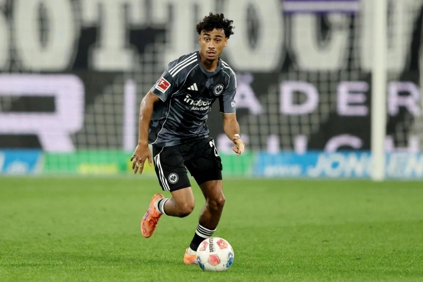 Nathaniel Brown đang có phong độ cực kỳ thăng hoa ở Bundesliga. (Ảnh: BILD)
