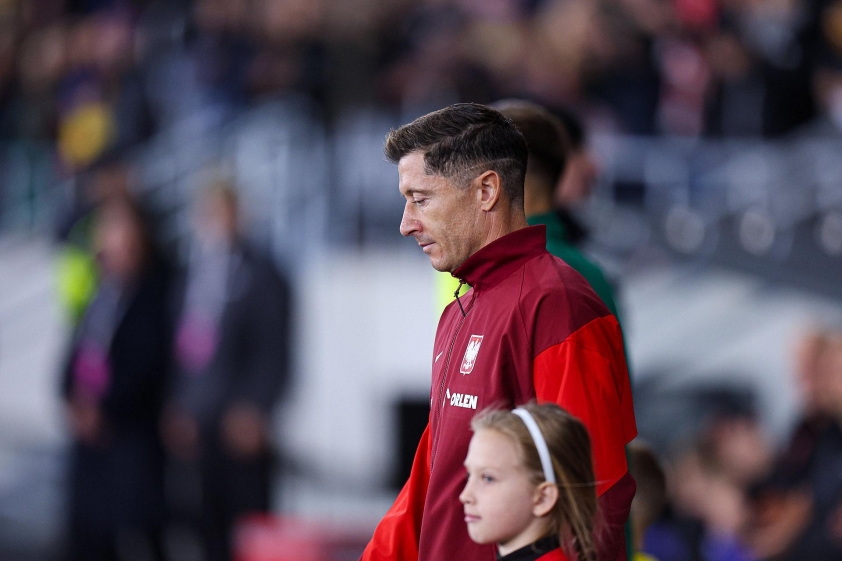 Lewandowski được cho là dính chấn thương khi thi đấu cùng ĐT Ba Lan. (Ảnh: Pxxdwskiii)
