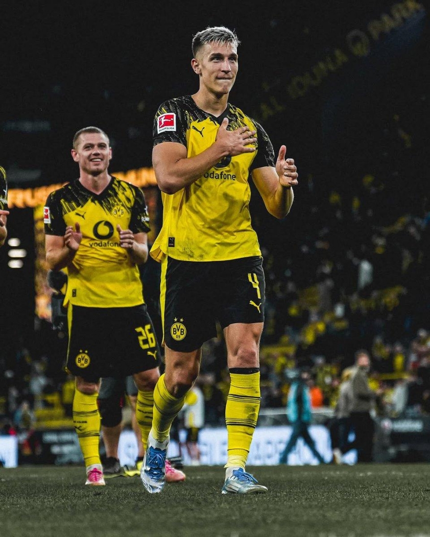 Schlotterbeck vững vàng nơi hàng thủ của Dortmund. (Ảnh: EnnyCFC)