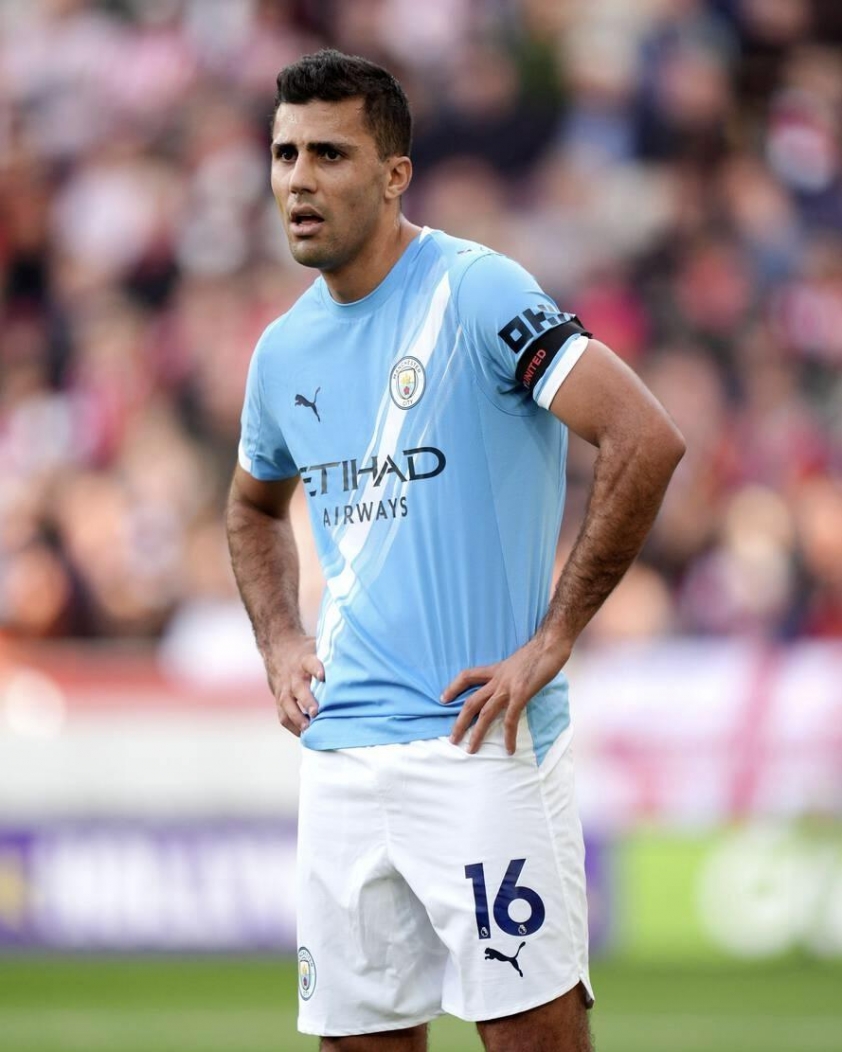 Rodri nhiều khả năng sẽ vắng mặt ở cả 2 trận gặp Villarreal và Aston Villa (Ảnh: X).