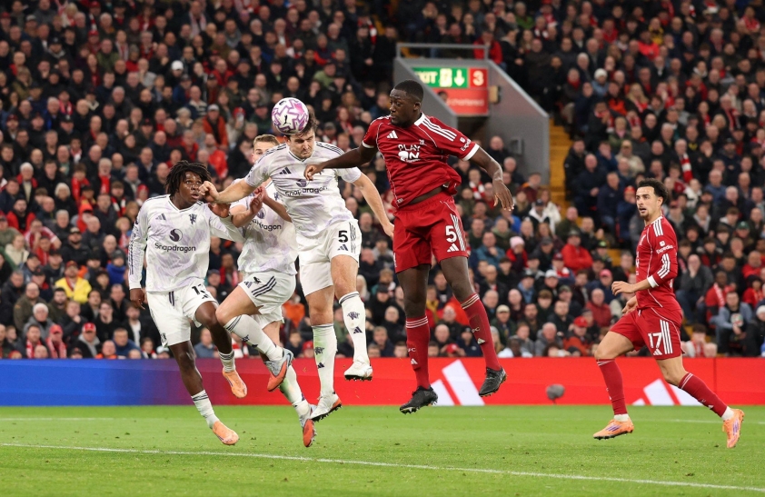 Maguire ghi bàn chỉ 6 phút sau khi Gakpo gỡ hòa, giúp MU giành chiến thắng trước Liverpool (Ảnh: X).
