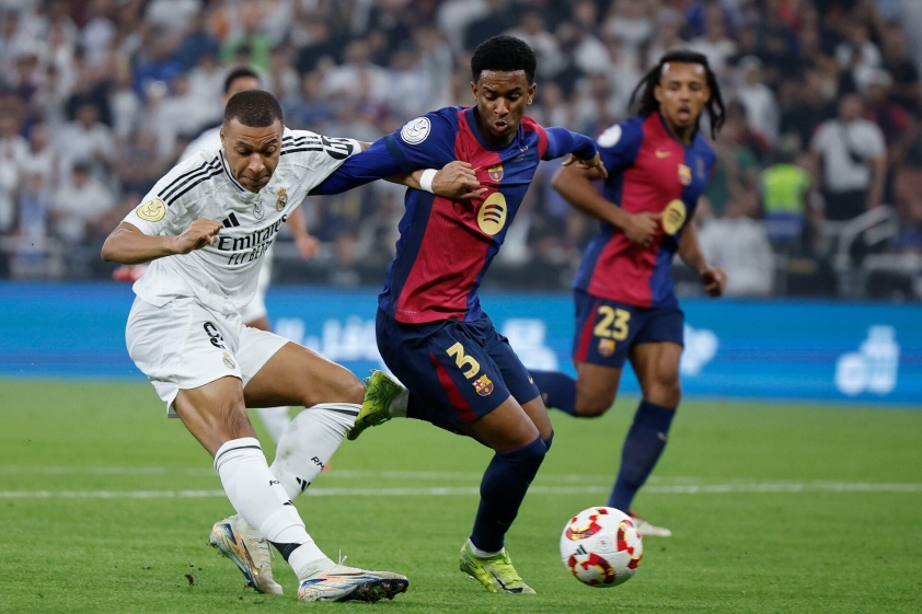Liệu Mbappe có thể dẫn dắt Real vượt qua Barca? (Ảnh: ESPN)