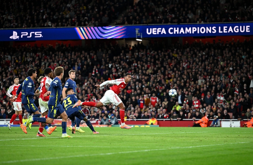 Khó khăn trong việc hóa giải các tình huống bóng chết của Arsenal - Ảnh: @premierleague