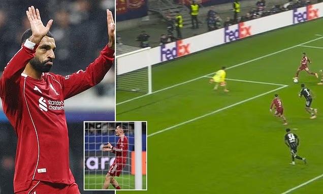Salah đã không chuyền cho Wirtz ở tình huống này. (Ảnh: Daily Mail)