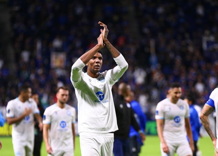 Kyle Hudlin ghi bàn thắng duy nhất cho Nam Định trước Gamba Osaka
