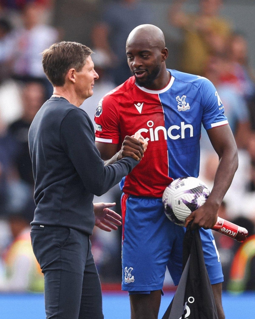 Arteta lo ngại trước trận gặp Crystal Palace 5 Arteta rất coi trọng HLV Oliver Glasner và tiền đạo Mateta của đối thủ (Ảnh: LiveScore).