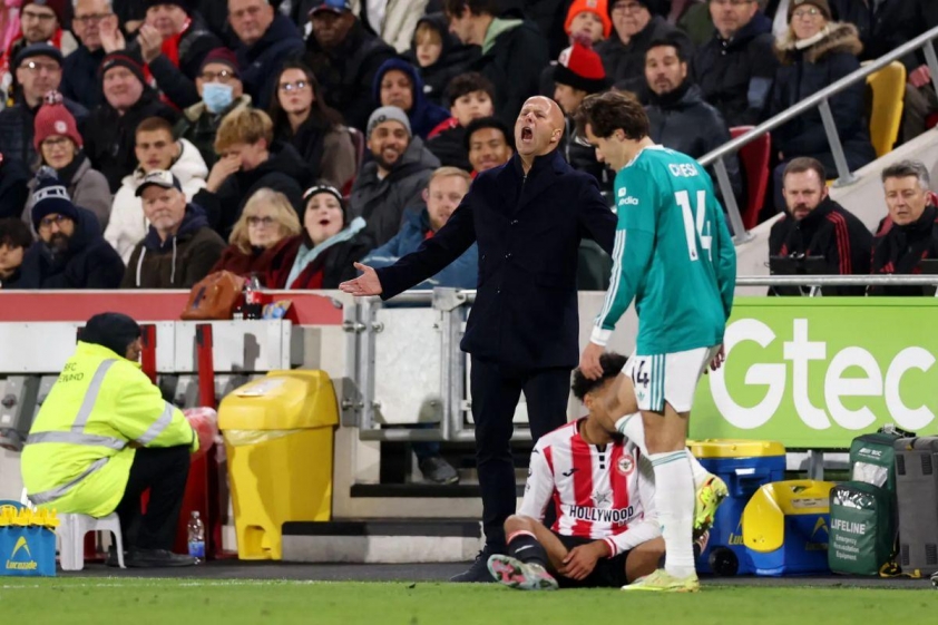 "Liverpool trải qua khủng hoảng tệ nhất sau 32 năm" 4 Liverpool trải qua 4 thất bại liên tiếp lần đầu tiên sau 32 năm (Ảnh: talkSPORT).