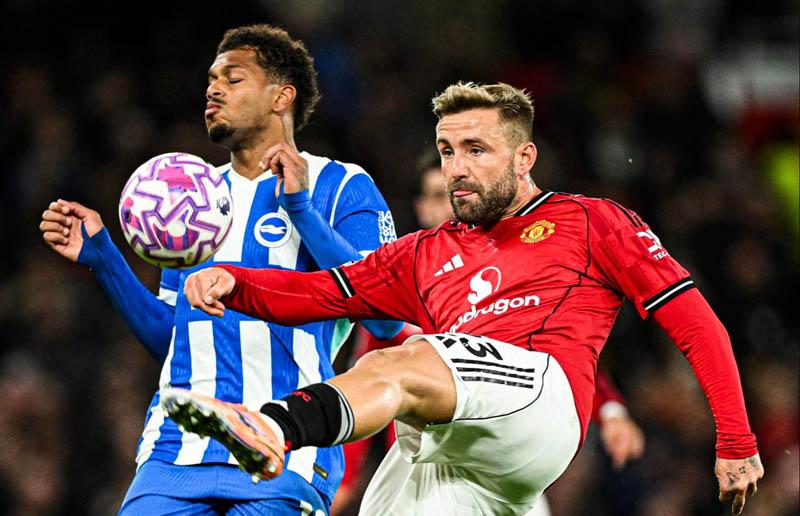 Luke Shaw bất ngờ mắc virus lạ gây lo ngại 4 Shaw chơi tốt trước Brighton - Ảnh: @utdreport