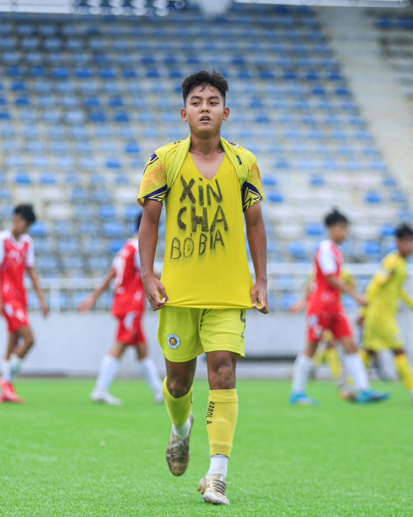 "Cầu thủ trẻ Việt Nam khiến fan phấn khích với màn ăn mừng độc đáo" 4 Thông điệp ấn tượng từ cầu thủ trẻ gây chấn động mạng xã hội. (Ảnh: CLB Hà Nội)