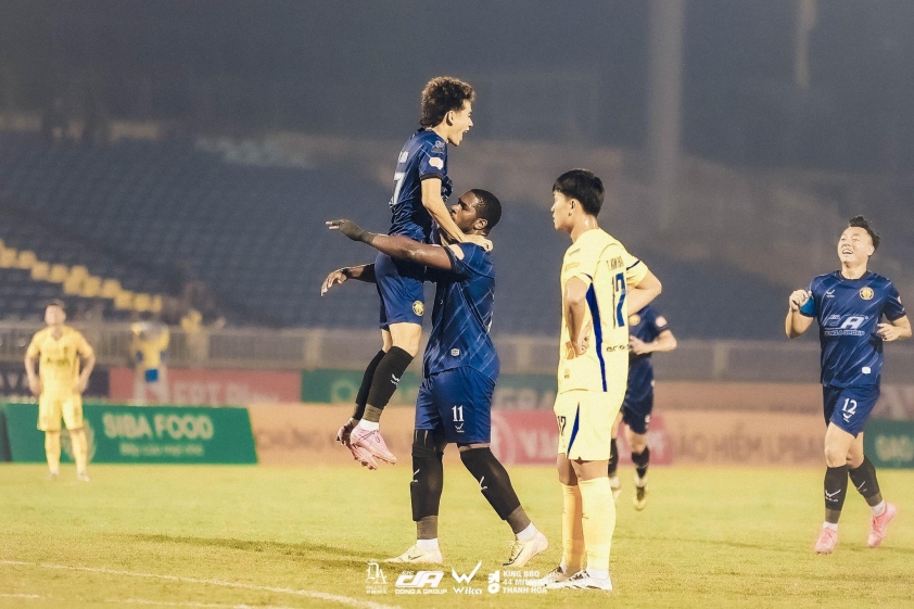 Thanh Hóa chấm dứt chuỗi 14 trận không thắng tại V-League 4 Rimario ghi bàn cho Thanh Hóa (Ảnh: Đông Á Thanh Hóa)