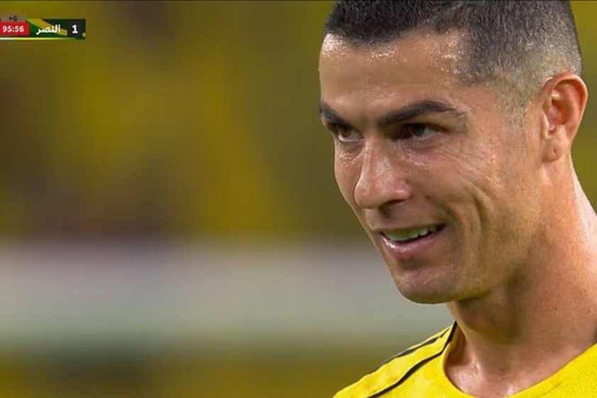 Ronaldo gây sốt với pha 'tự nói rồi sút hỏng' tại King’s Cup 6 Ronaldo tự tin nhưng lại dứt điểm hụt (Ảnh: Daily Mail).