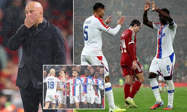 “Liverpool chi 450 triệu bảng: Tại sao vẫn yếu vậy?” 7 Crystal Palace tiếp tục là cái tên đáng sợ với Liverpool. (Ảnh: Daily Mail)