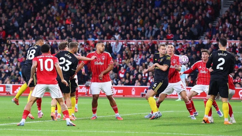 MU: Những điểm sáng và bóng tối trong trận hòa nghẹt thở với Nottingham 5 MU vượt lên khi tận dụng tốt các pha bóng cố định - Ảnh: Premier League