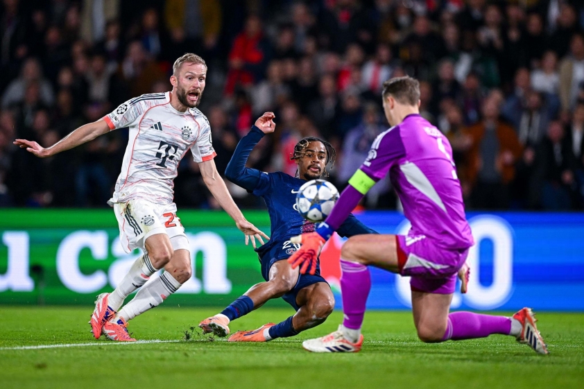 Neuer tỏa sáng giúp Bayern đánh bại PSG trong trận cầu kịch tính 6 Thủ môn người Đức có nhiều pha cản phá khiến các chân sút PSG nản lòng (Ảnh: X).
