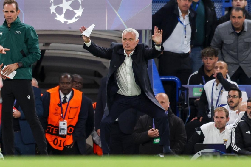 "Jose Mourinho: Đã đến lúc nghỉ hưu rồi!" 4 Jose Mourinho đã hết thời - Ảnh: Chelsea Photos