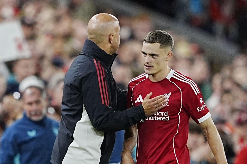 Arne Slot tin rằng Wirtz là một cầu thủ đa năng, có thể chơi mọi vị trí trên hàng công (Ảnh: The Independent).