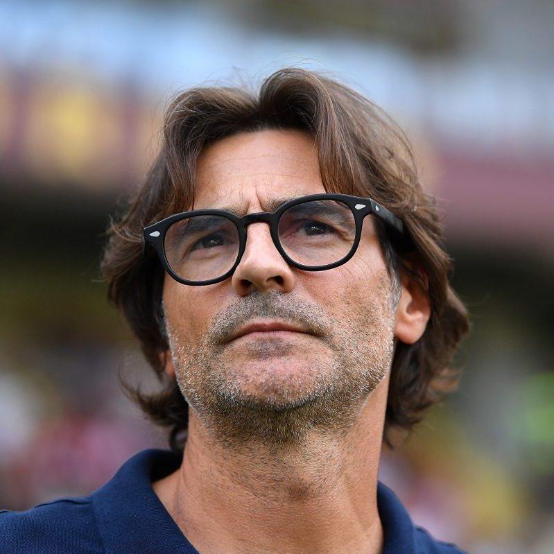 De Gea chính thức chào đón HLV mới, quyết tâm trụ hạng 4 Nhiệm vụ của ông Vanoli là nhanh chóng xốc lại tinh thần cho Fiorentina