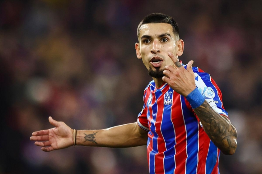 "Sao Ngoại Hạng Anh coi MU là 'bến đỗ lý tưởng'" 5 Hậu vệ Daniel Munoz khẳng định mình vẫn đang tập trung vào Crystal Palace (Ảnh: AP).