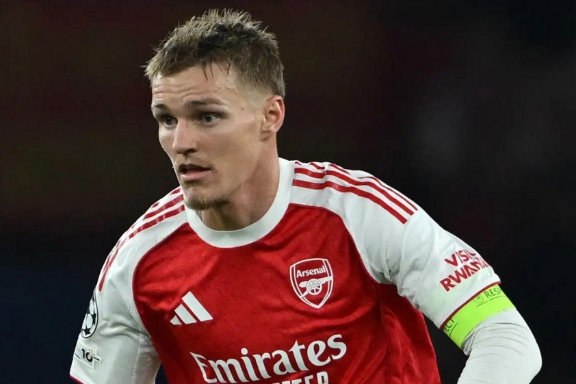 Carlo Ancelotti xin lỗi Arsenal sau trận giao hữu vừa qua 7 Sau 2 trụ cột hàng thủ, Odegaard tiếp tục là nỗi lo trước derby Bắc London (Ảnh: GOAL).