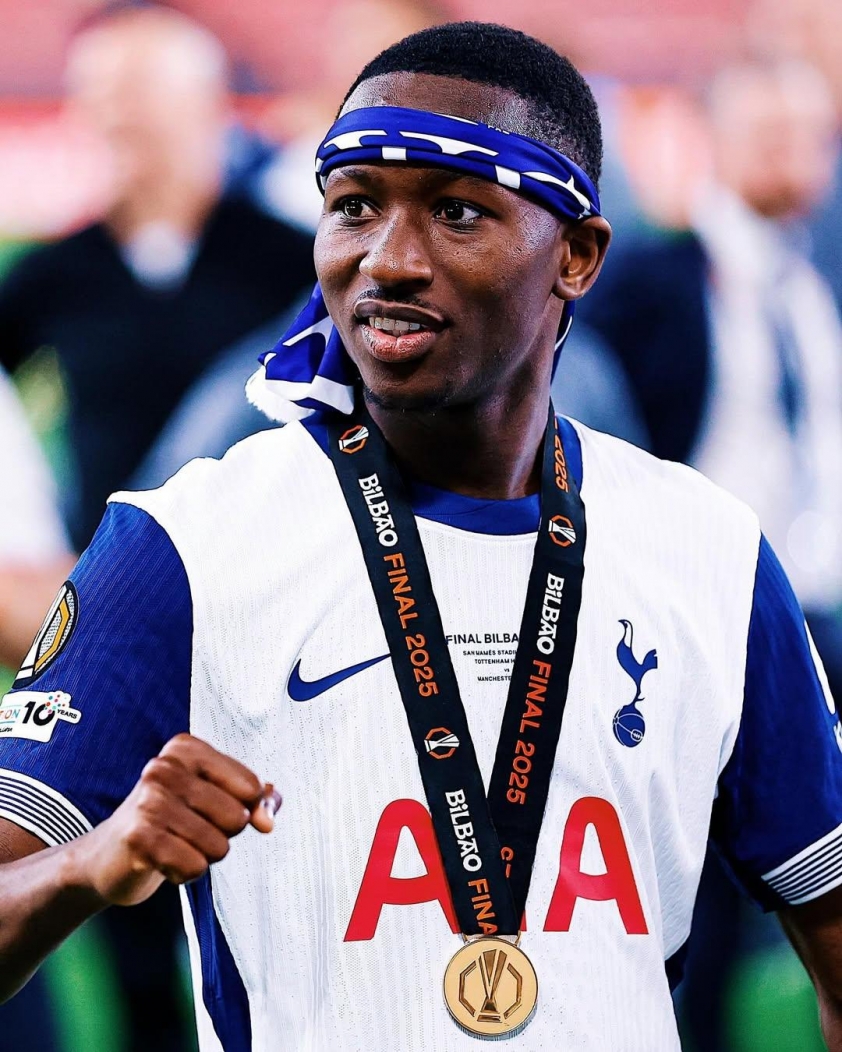 Tottenham gặp khó khăn lớn trước trận derby với Arsenal 5 Sarr là mẫu cầu thủ đa năng và có thể tạo đột biến - Ảnh: @JSK_Time