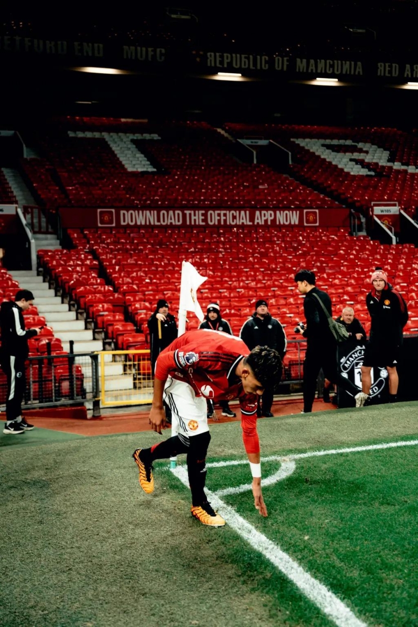 Một bước đi nhỏ của JJ Gabriel, có thể là một bước tiến vĩ đại của MU trong tương lai. (Ảnh: Goal)