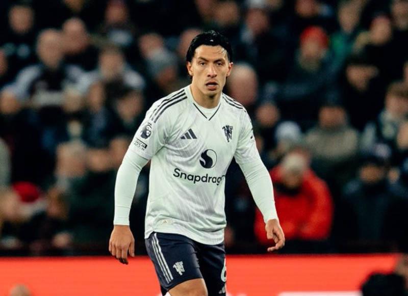 Để Lisandro Martinez đá tiền vệ không phải là giải pháp lâu dài - Ảnh: @ManUnitedMedia