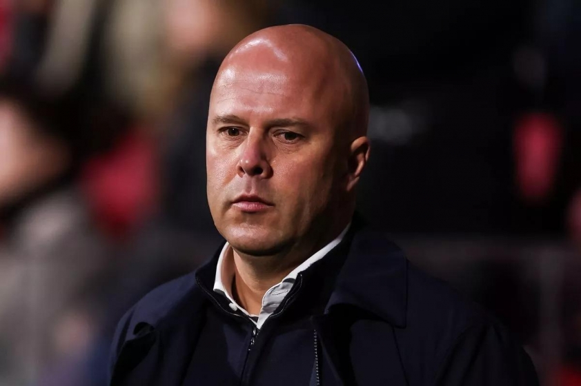 Arne Slot bày tỏ thất vọng về trọng tài sau trận hòa với Leeds 7 Arne Slot cho rằng Liverpool đã phải chịu rất nhiều thiệt thòi từ trọng tài.