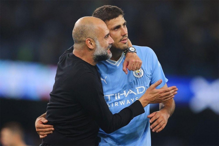 Pep Guardiola không tiếc lời khen ngợi cậu học trò cưng (Ảnh: AP).