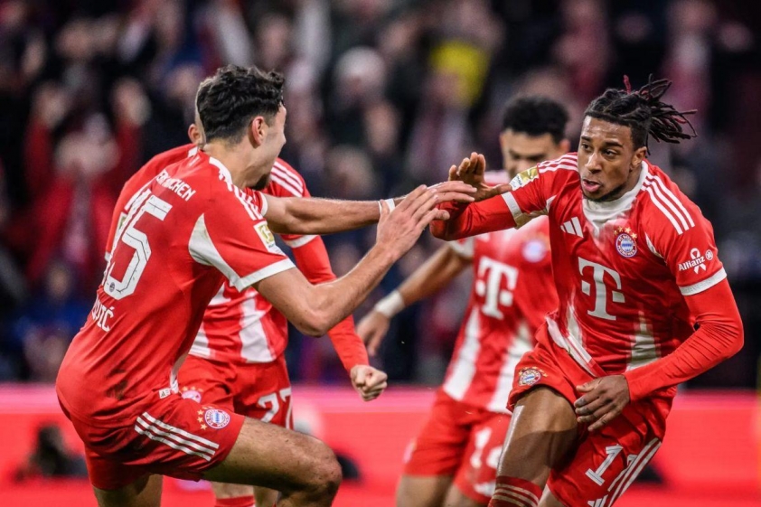 Bayern Munich tiếp tục thị uy sức mạnh trước Monchengladbach.