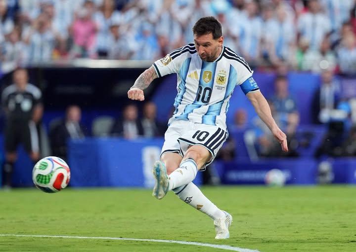 Saliba có thể gặp Argentina của Messi ở chung kết World Cup? - Ảnh:  Daily Star