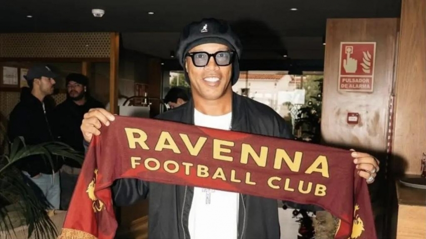 Ronaldinho khiến NHM tò mò khi ký hợp đồng với CLB Ravenna