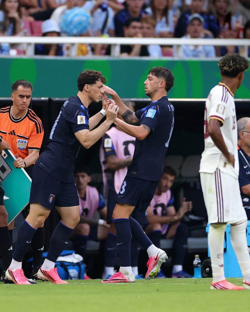 Bielsa nên giữ Valverde ở lại trên sân thay vì rút ra - Ảnh: @geglobo