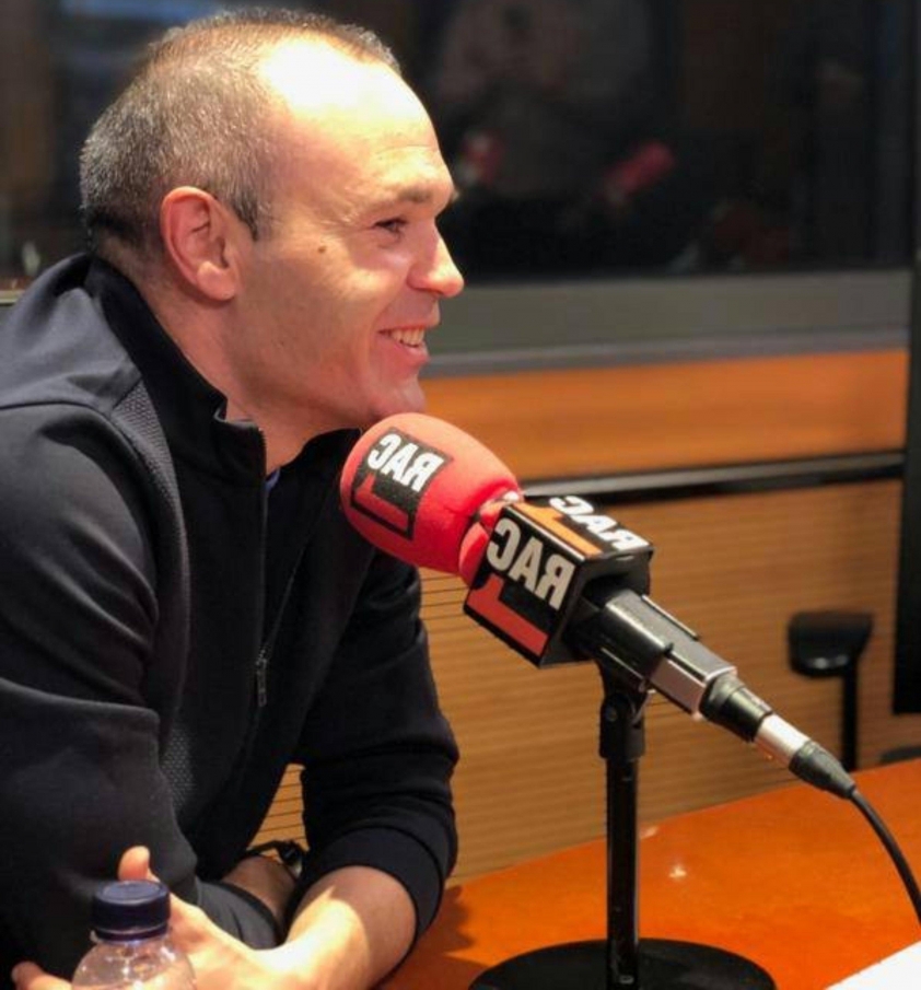 Iniesta muốn các cầu thủ Tây Ban Nha tập trung thi đấu - Ảnh: @GlenBarche