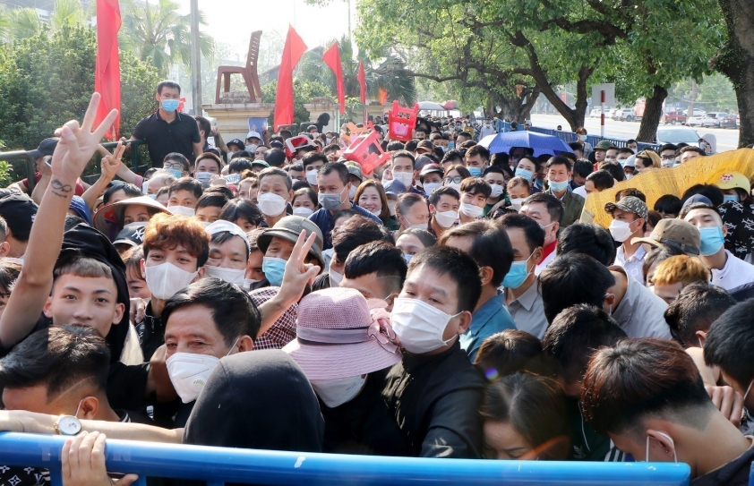 ttxvn_phu_tho_mua_ve_bong_da_8_1