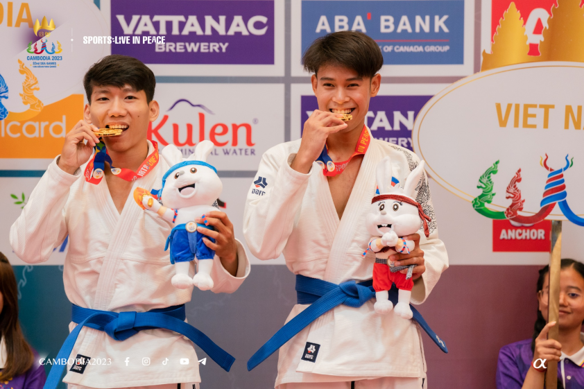 Campuchia đang có lợi thế dẫn đầu trên bảng tổng sắp trước khi SEA Games 32 tạm nghỉ 1 ngày.
