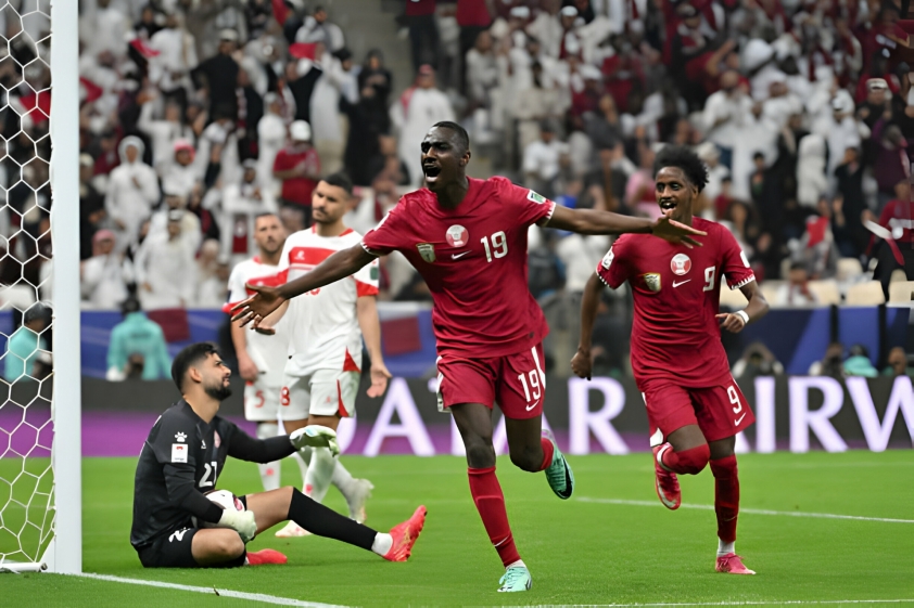 ĐKVĐ Qatar thắng đậm trong ngày khai màn Asian cup-389425