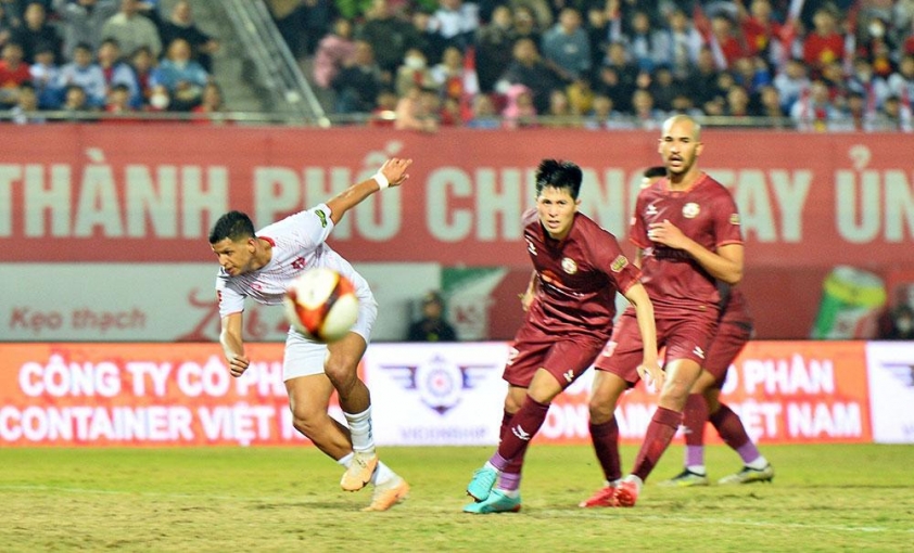 Vòng 8 V-League 2024/25: Kịch tính cuộc đua top đầu 556078