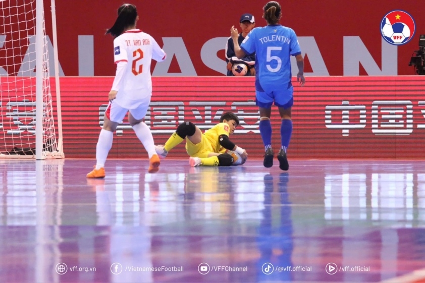 Thua 0-3, Philippines ngả mũ trước thủ môn Việt Nam 632326