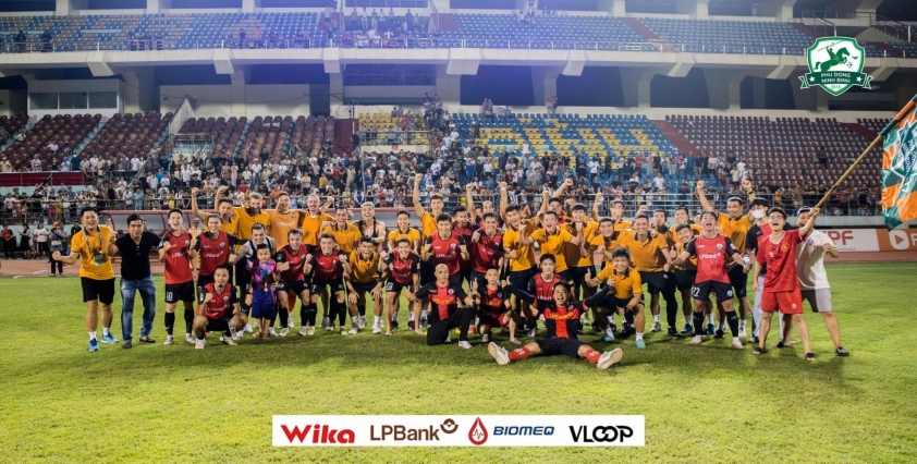 Văn Lâm thốt lên sau khi cùng Ninh Bình thăng hạng V-League 636447