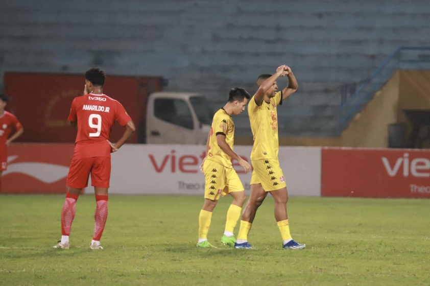 Trực tiếp Viettel 2-2 Hải Phòng: HLV Popov lắc đầu! 639240