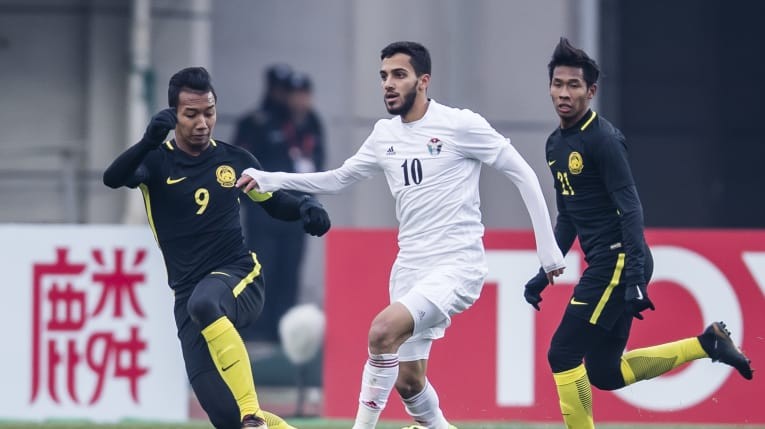 Musa Al Taamari (giữa) trong màu áo ĐT Jordan