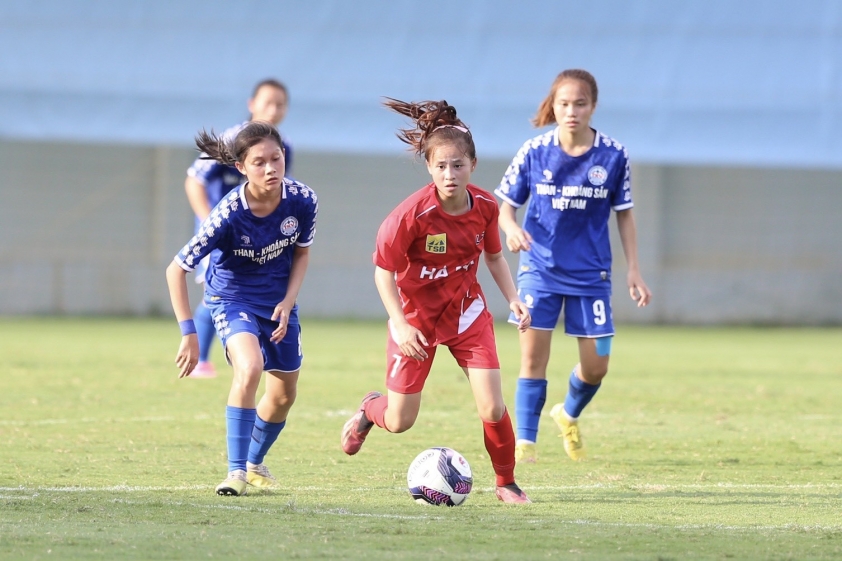Cuộc rượt đuổi tỷ số tại Giải vô địch bóng đá nữ U16 Quốc gia 2024: Chiến thắng dành cho Hà Nội và Thái Nguyên T&T