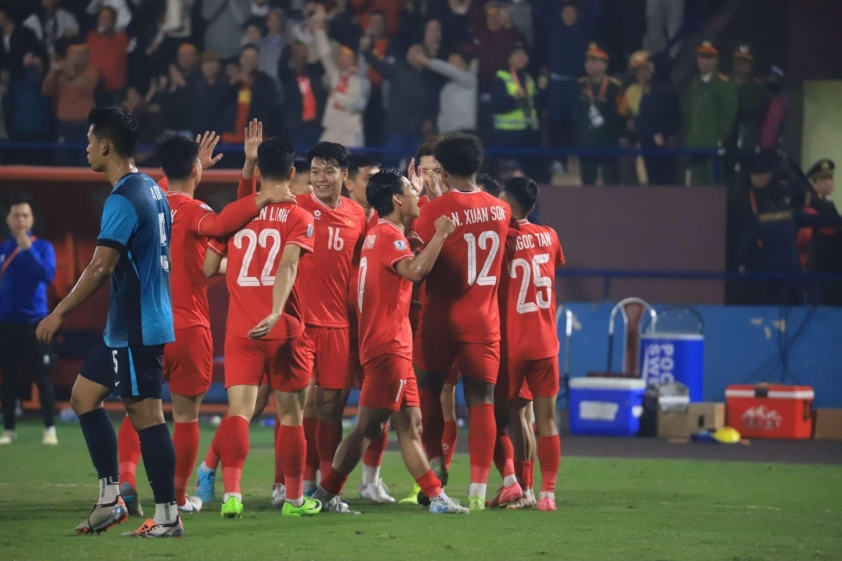 Trực tiếp Việt Nam 2-0 Singapore: Xuân Son lập cú đúp 576144