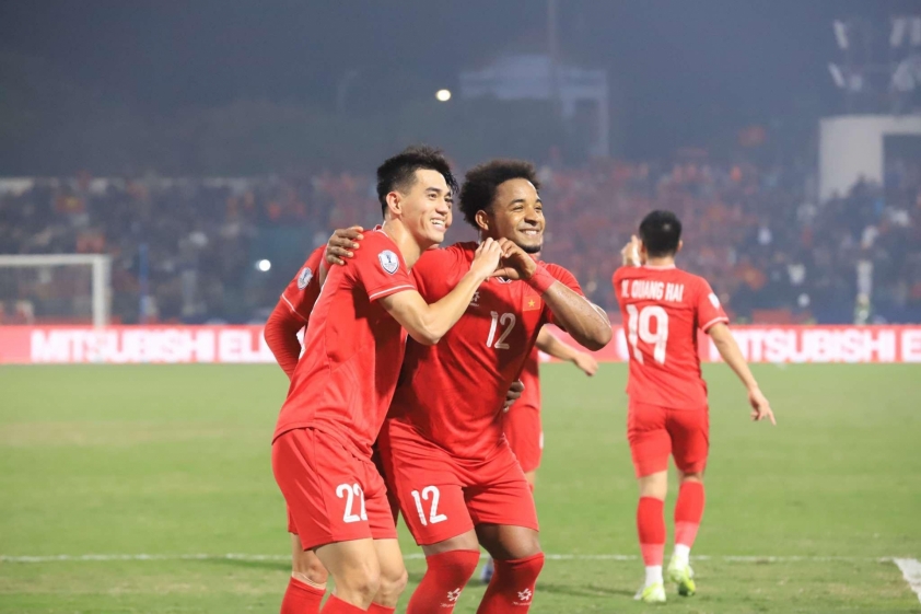 Trực tiếp Việt Nam 2-1 Singapore: Nakamura rút ngắn tỉ số 576165