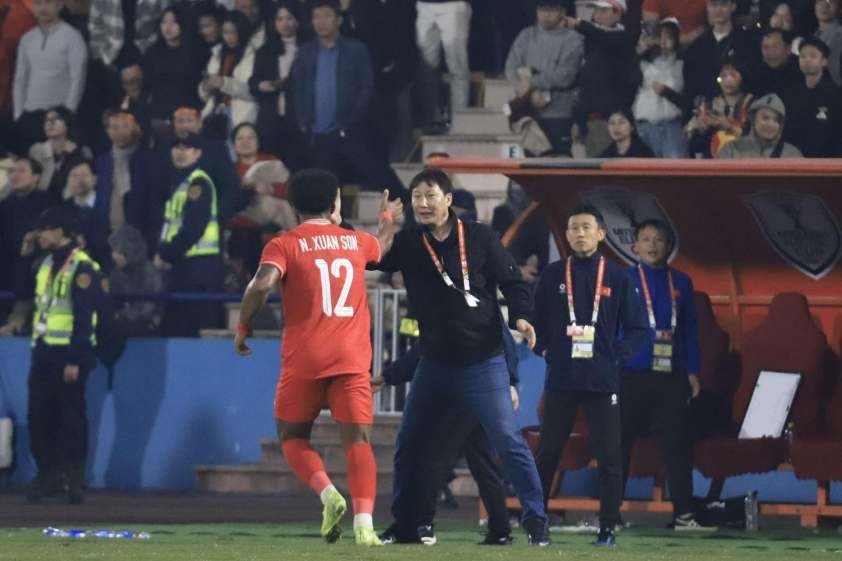 Trực tiếp Việt Nam 2-0 Singapore: Xuân Son lập cú đúp 576145