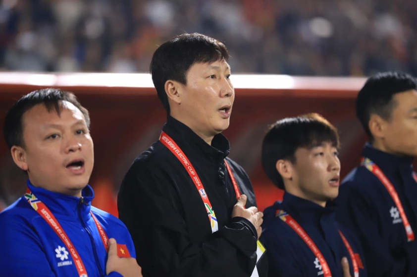 HLV Kim Sang Sik về Hàn Quốc ngay sau AFF Cup